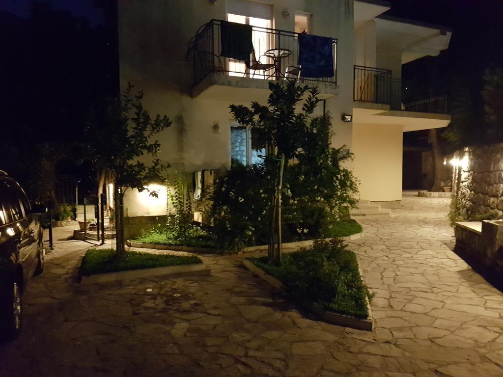 Apartments Montenegro Risan Cuckovic ภายนอก รูปภาพ
